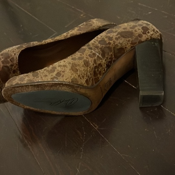 Donald J Pliner Textured Block Heel - Picture 6 of 7